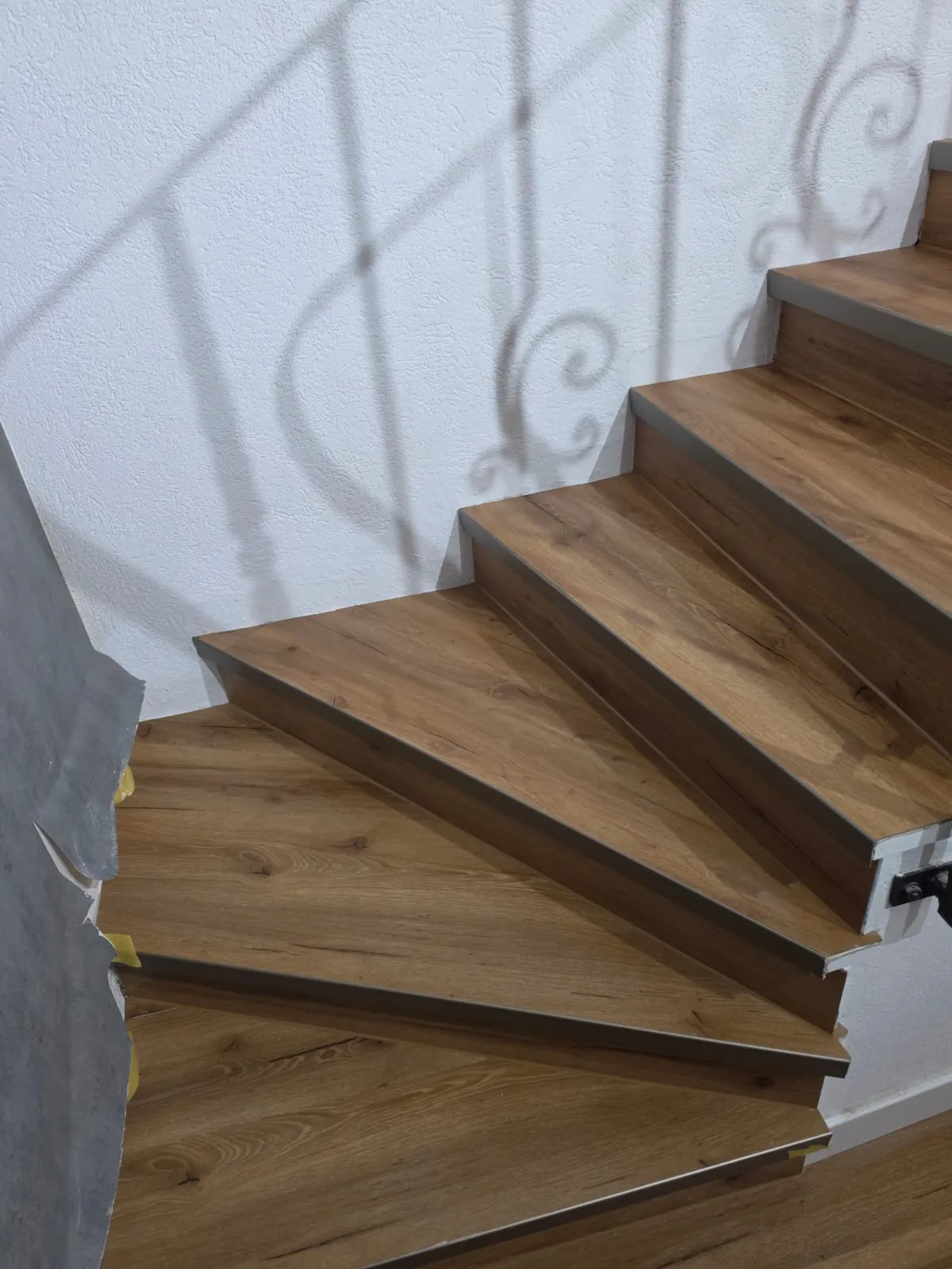 Treppe mit hochwertiger Klebevinyl-Oberflaeche